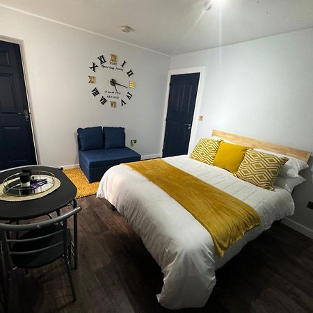 Newly Renovated Studio In Center Luton  Exteriér fotografie