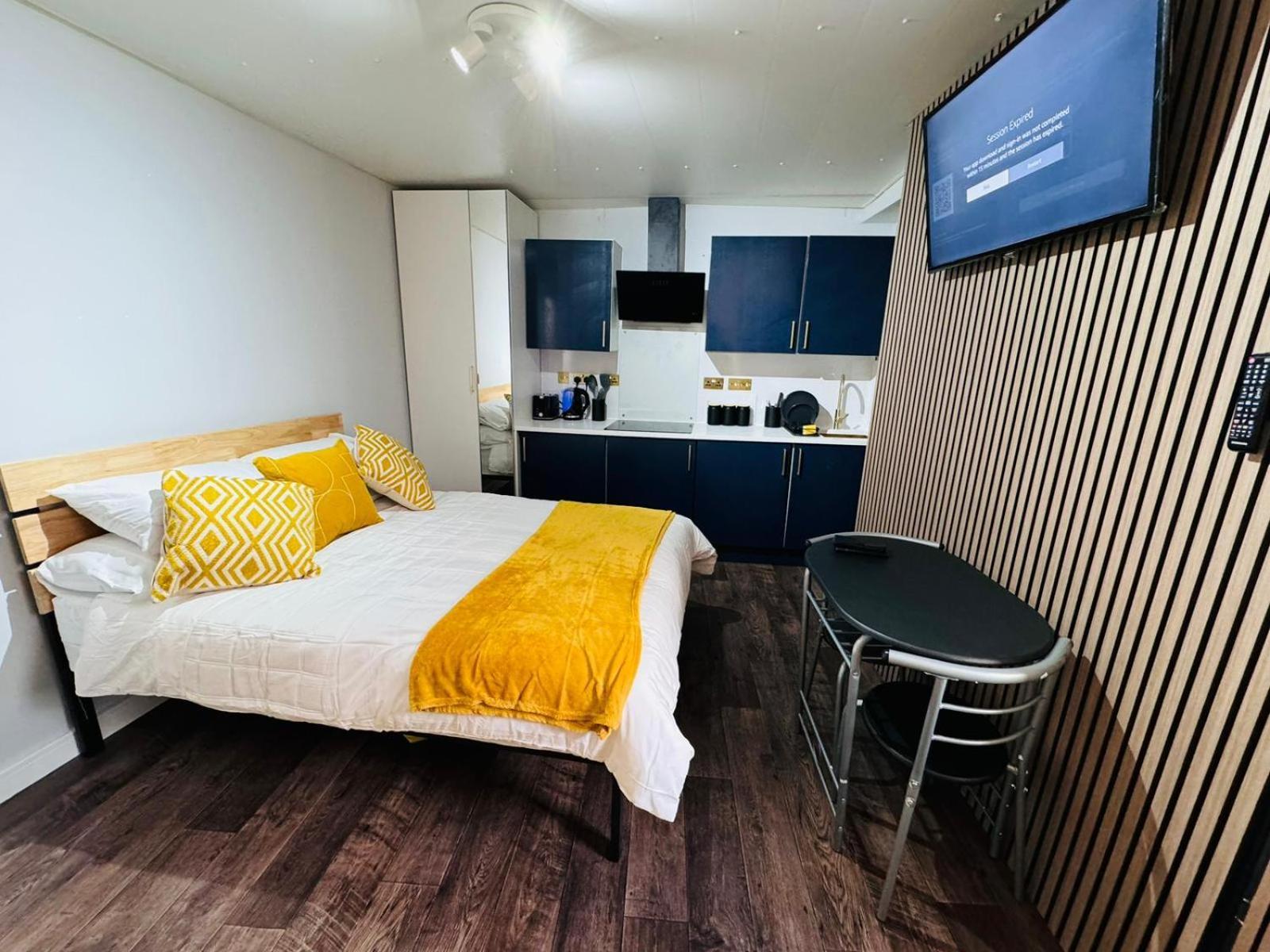 Newly Renovated Studio In Center Luton  Exteriér fotografie